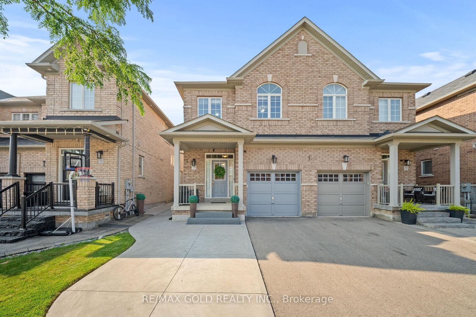 Property Photo: 73 Lesabre Crescent ON L6P 3R4