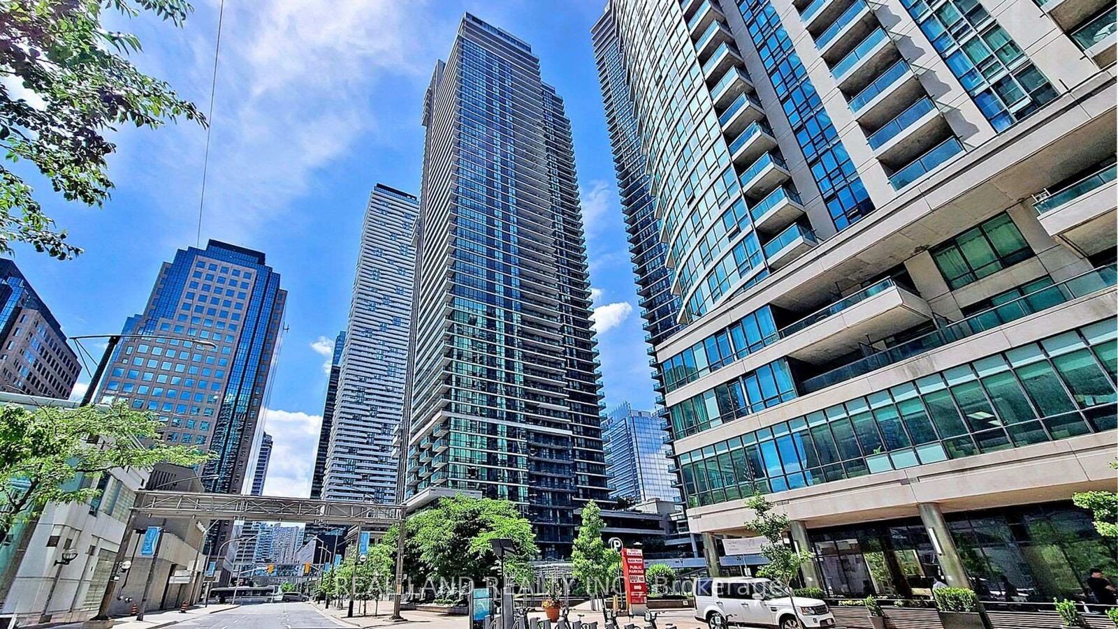 Property Photo: 33 Bay Street 1908 ON M5J 2Z3