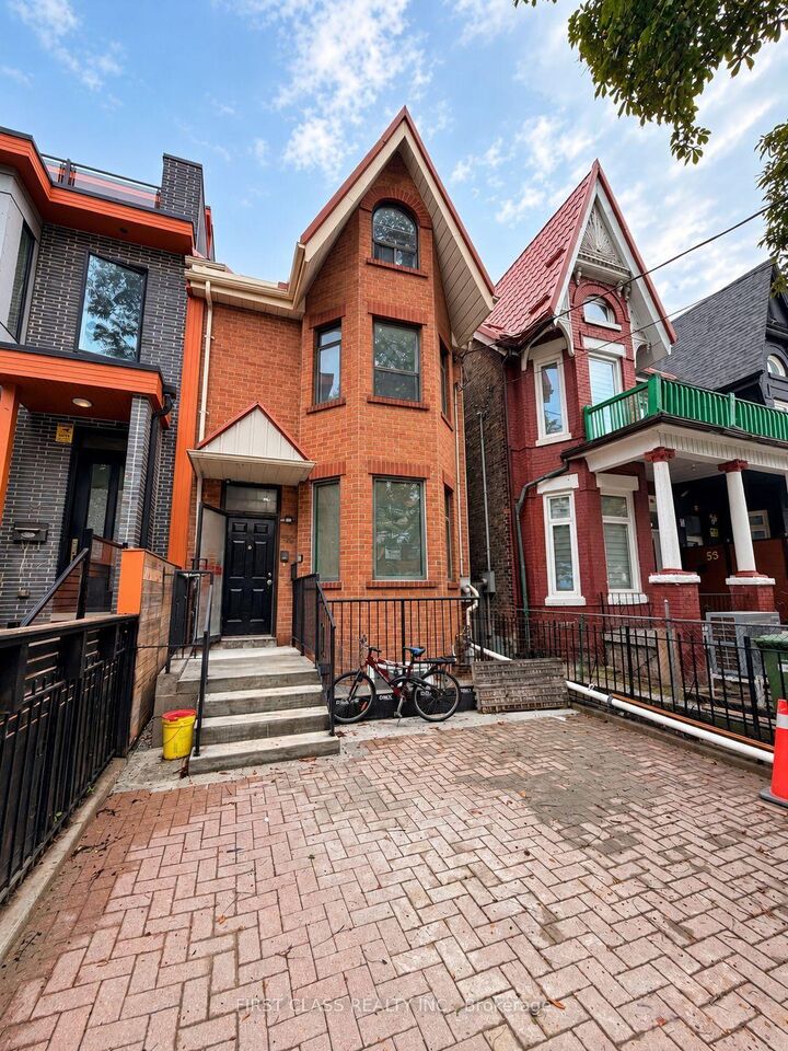 Property Photo:  55 Huron Street  ON M5T 2A6 