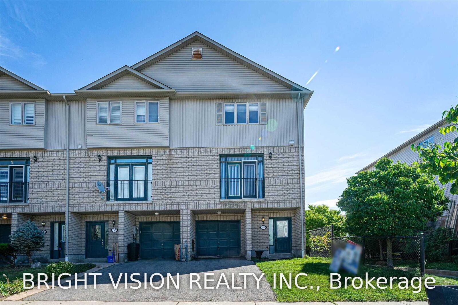 Property Photo:  1543 Hummingbird Court  ON L1V 7H8 