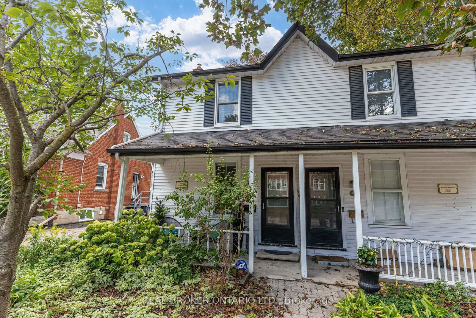 Property Photo: 30 Elizabeth Street S ON L4C 3V4