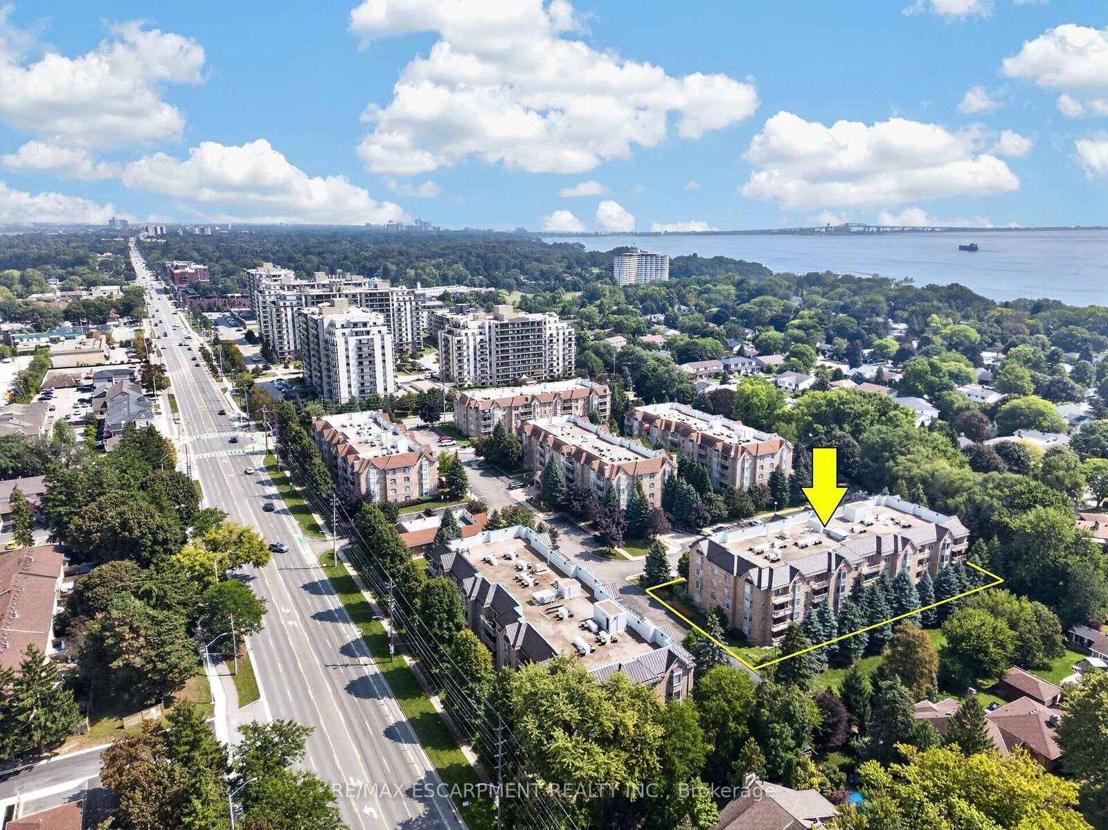 Property Photo:  216 Plains Road W B404  ON L7T 4K8 