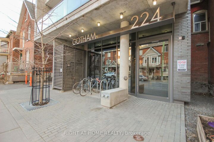 Property Photo: 224 Lyon Street 1002 ON K1R 0C1