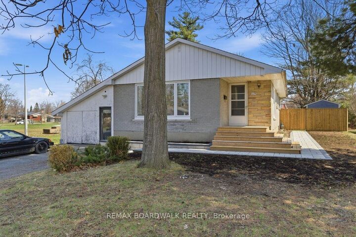 Property Photo:  1279 Adirondack Drive  ON K2C 2V7 