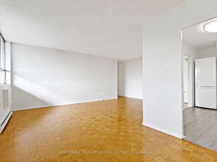 Property Photo:  525 Eglinton Avenue E 804  ON M4P 2P6 