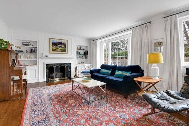 Property Photo: 550 Piccadilly Avenue ON K1Y 0J1