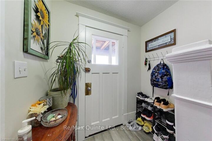 Property Photo:  