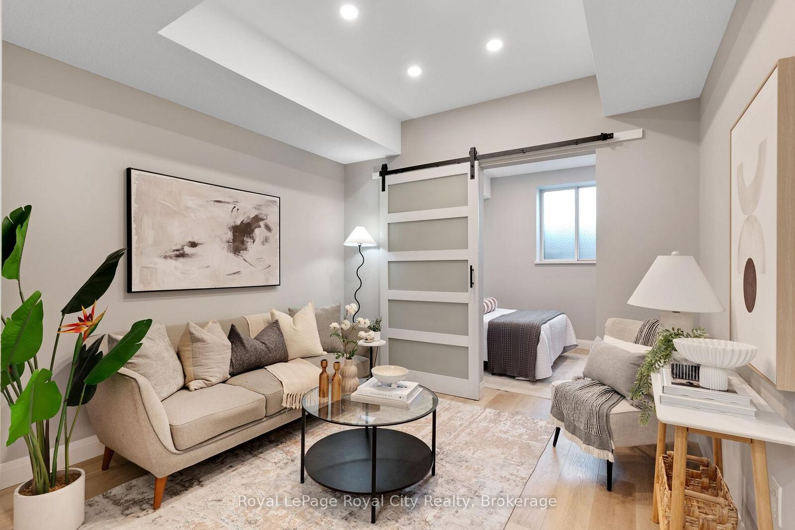 Property Photo:  105 Bagot Street B2  ON N1H 8H4 