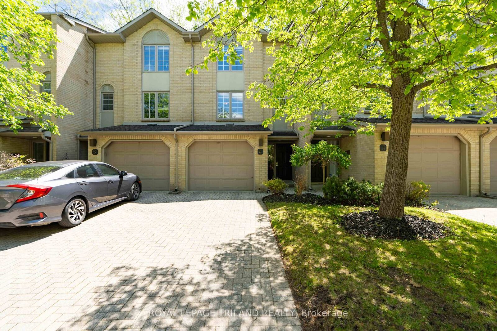 Property Photo: 1399 Commissioners Road W 4 ON N6K 4G9