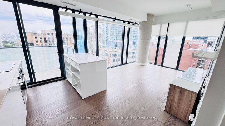 Property Photo:  161 Roehampton Avenue 1712  ON M4P 1P9 