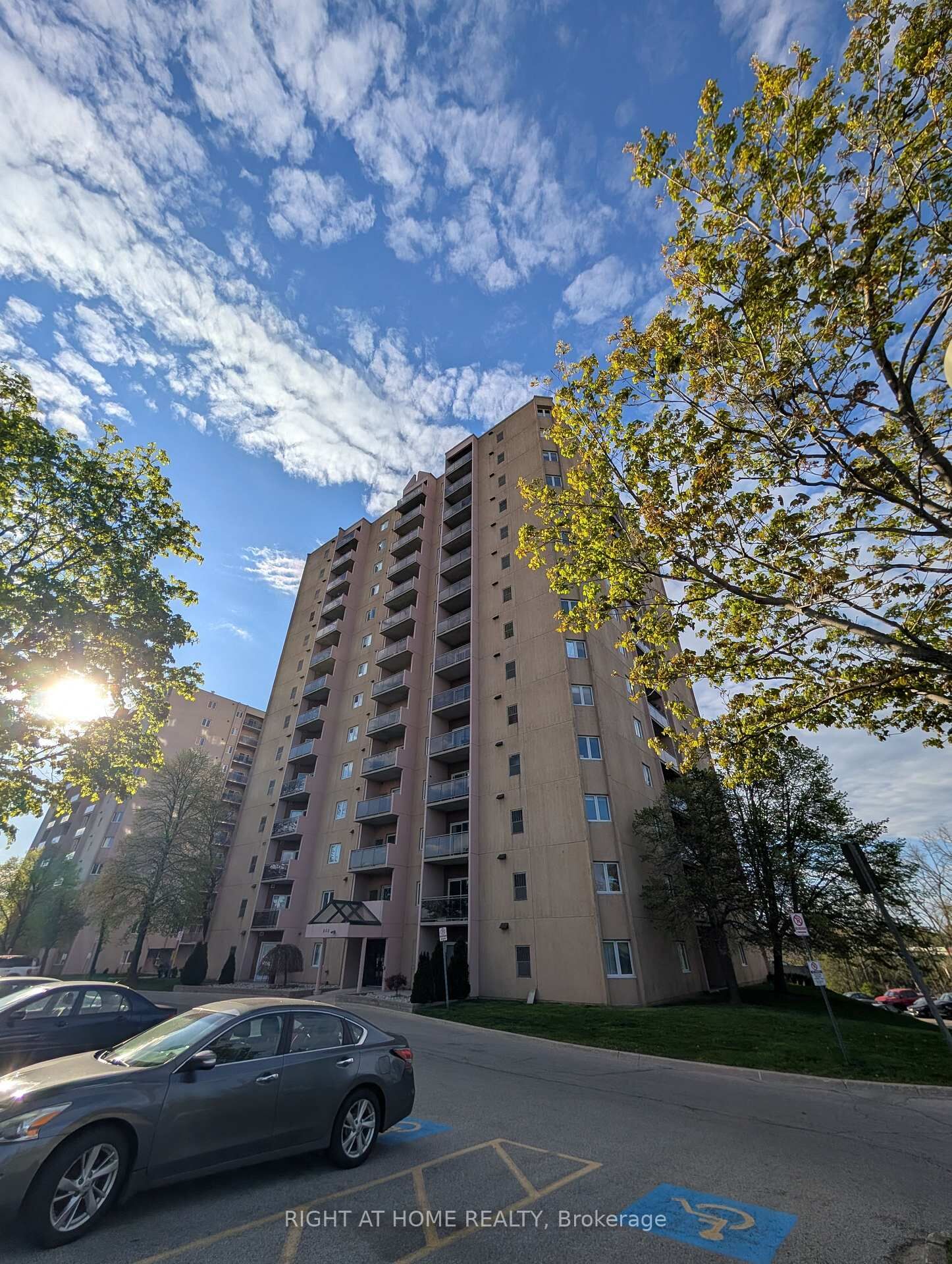 Property Photo:  860 Commissioners Road E 408  ON N6C 5Y8 