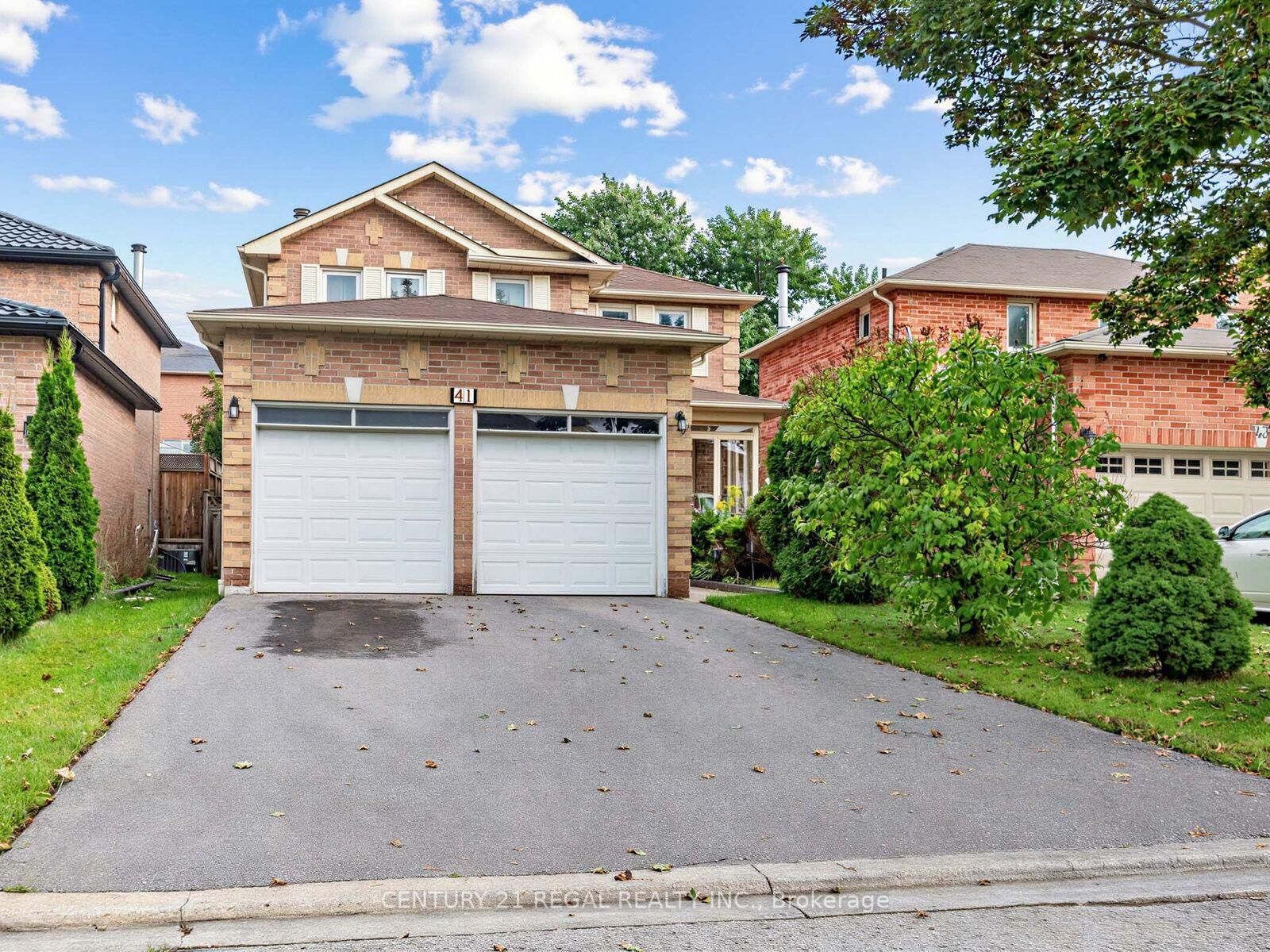 Photo de la propriété:  41 Coe Drive  ON L1T 3H9 