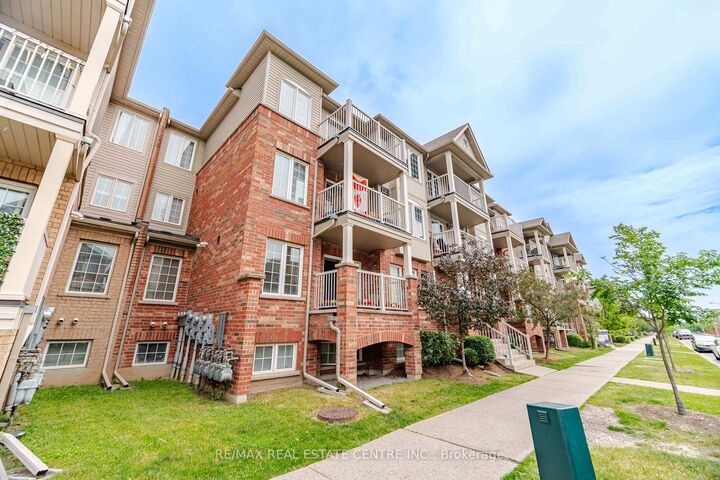 Property Photo:  153 Isaac Devins Boulevard 2  ON M9M 0C5 