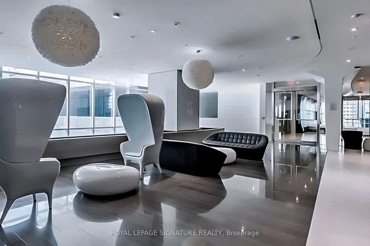 Property Photo:  1 Bloor Street E 5109  ON M4W 1A9 