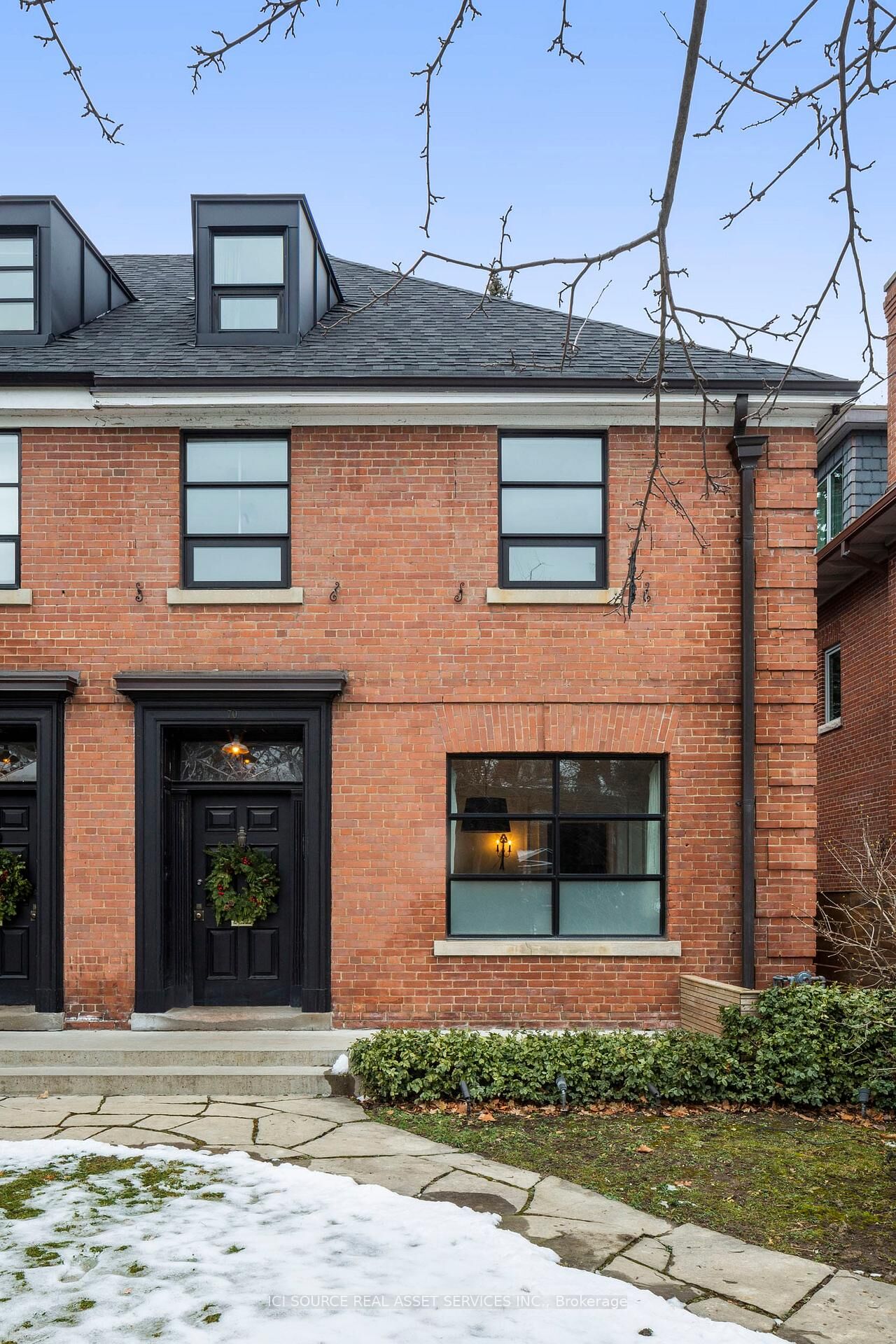Property Photo:  70 Crescent Road  ON M4W 1T5 