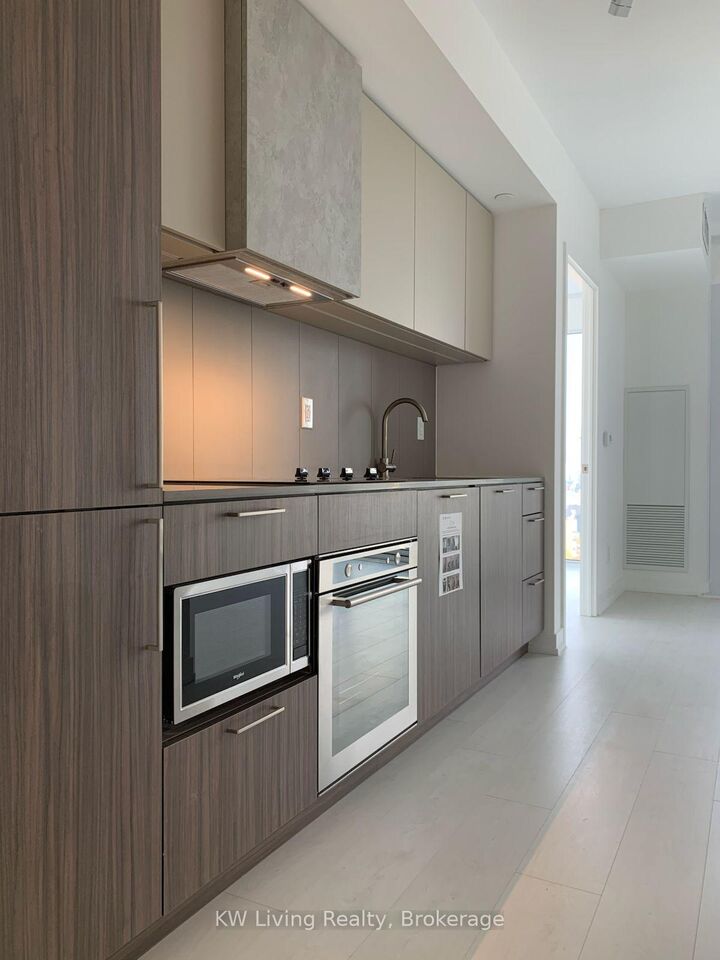 Property Photo:  19 Western Battery Road 3119  ON M6K 0E3 