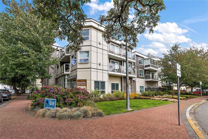 Property Photo: 2440 Oakville Ave #301 BC V8L 5Y4