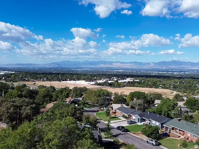 Property Photo: 3005 S Plateau Dr UT 84109