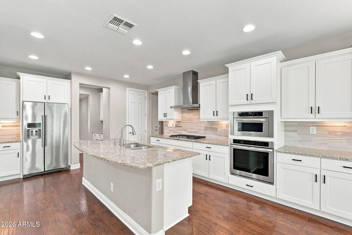 Property Photo: 5645 E Desert Forest Trail AZ 85331