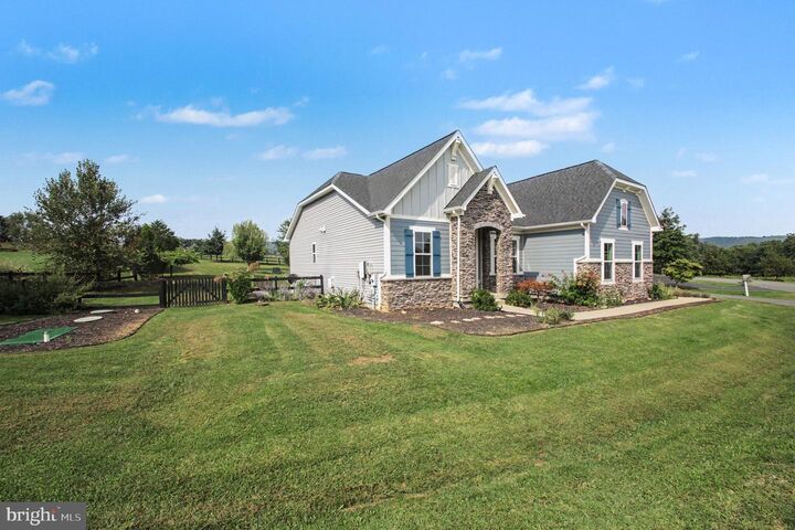 Property Photo: 38783 Dutchmans Knoll Drive VA 20180