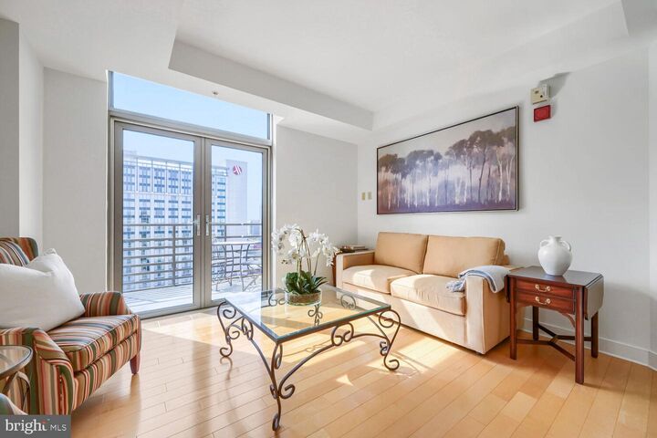 Property Photo:  675 President Street 2702  MD 21202 