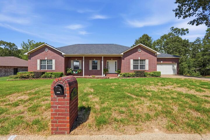 Property Photo: 1710 Royal Oaks Dr Drive AR 72104