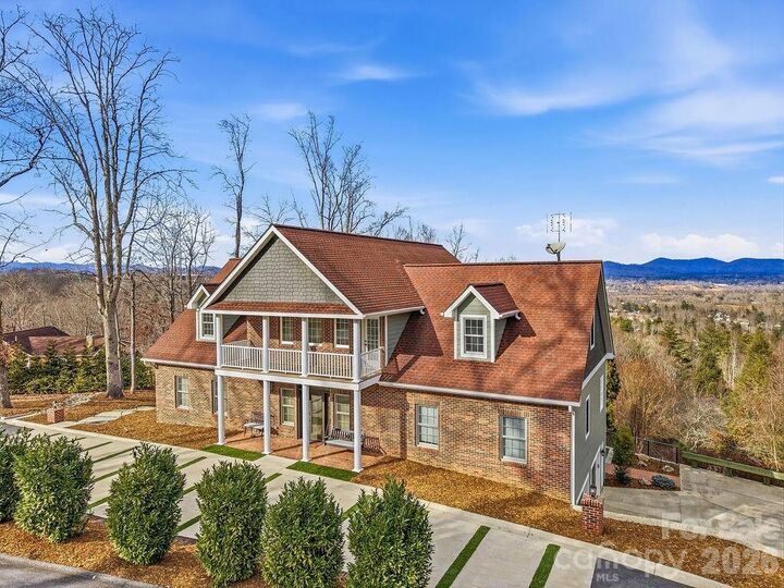 Property Photo:  38 Sweetwater Oaks Drive  NC 28732 