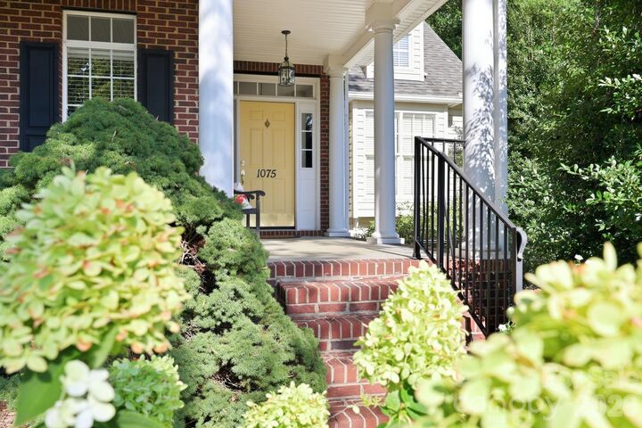 Property Photo:  1075 Glenfield Drive  NC 28147 