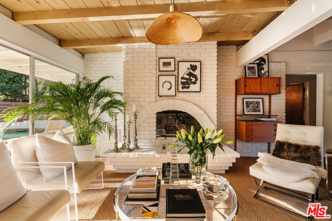 Property Photo: 809 Broom Way CA 90049