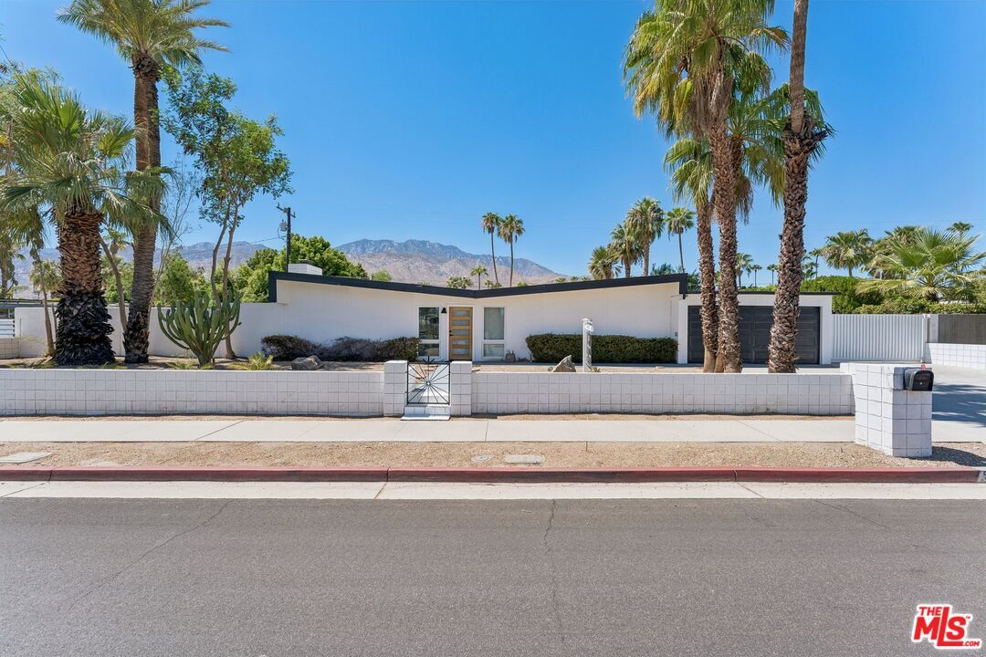Property Photo: 547 N Farrell Dr CA 92262