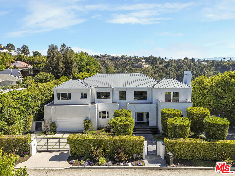 Property Photo:  1116 Linda Flora Dr  CA 90049 