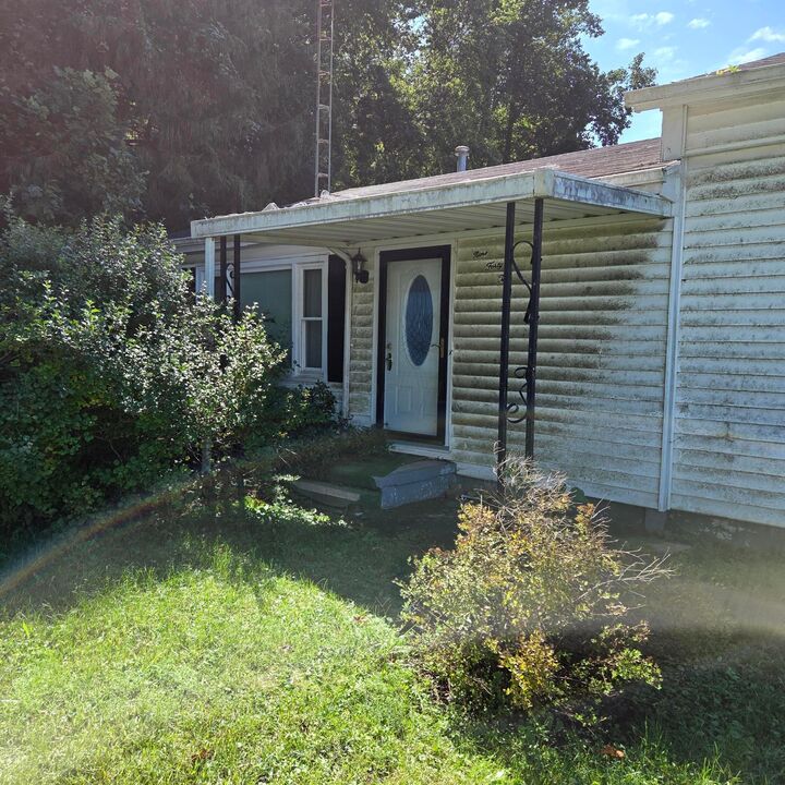 Property Photo: 942 Meadowview Avenue OH 43130
