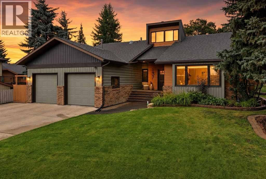 Property Photo: 137 Dickenson Crescent AB T4R 1Z1