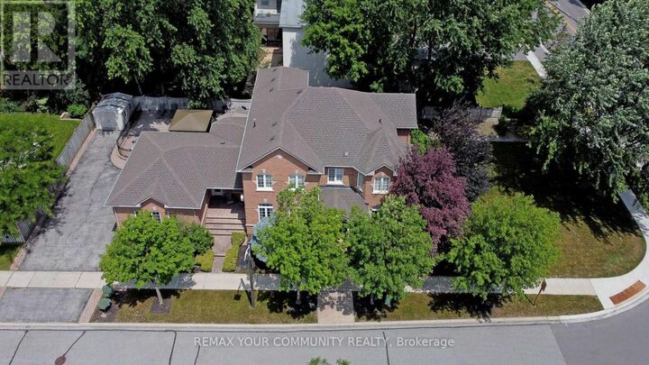 Property Photo: 2 Winterberry Drive ON L3S 4G3