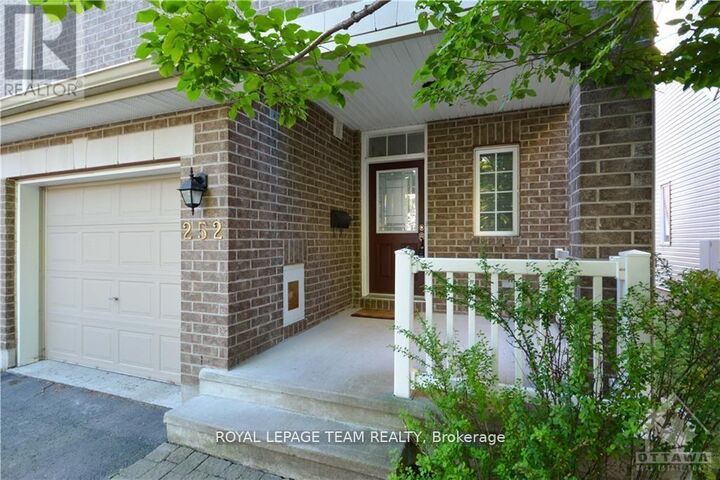 Property Photo:  252 Tandalee Crescent  ON K2M 0A1 