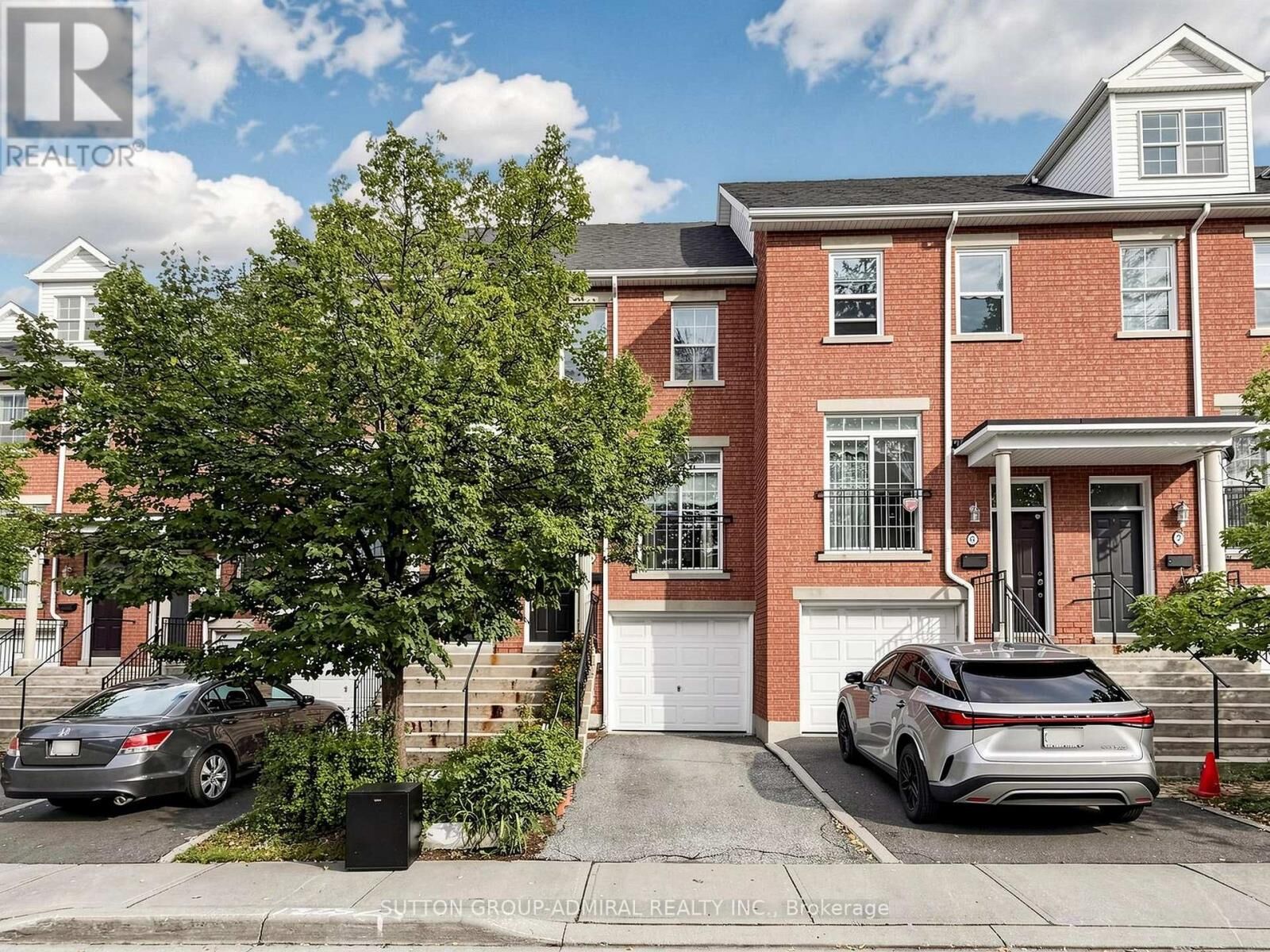 Property Photo:  1723 Finch Avenue West 5  ON M3N 3A5 