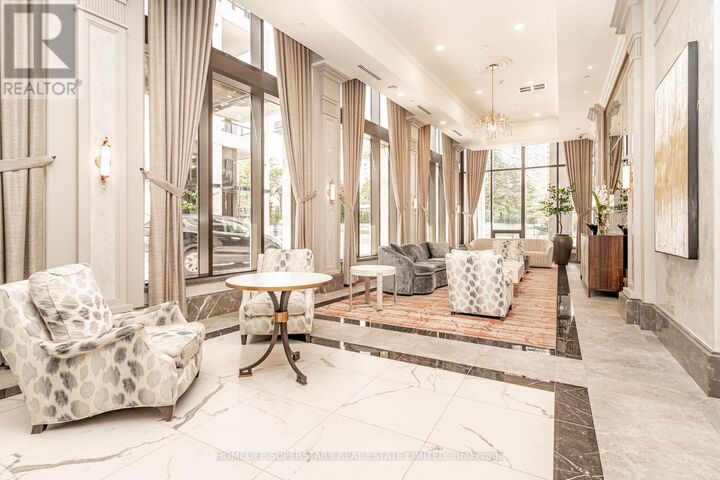 Property Photo:  30 Elm Drive West 3911  ON L5B 0N6 