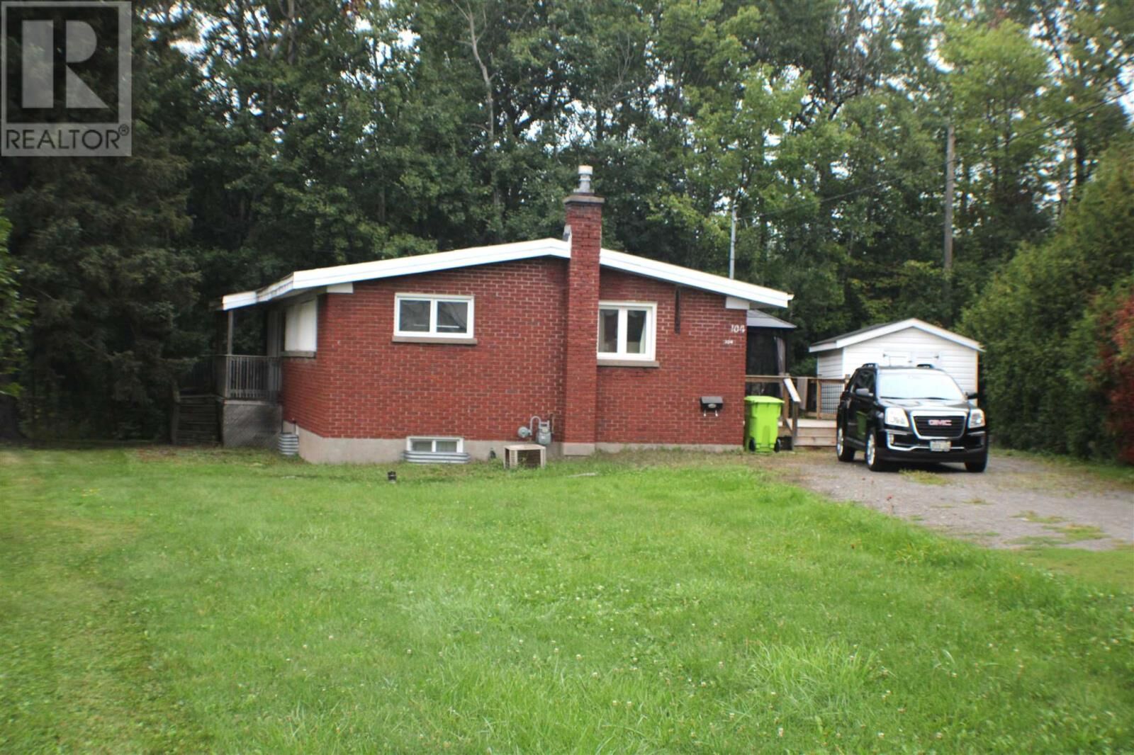 Property Photo:  104 White Oak Dr W  ON P6C 2H8 