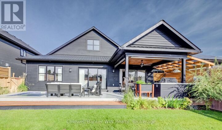 Property Photo:  420 Wellington Street East  ON N0G 2L4 