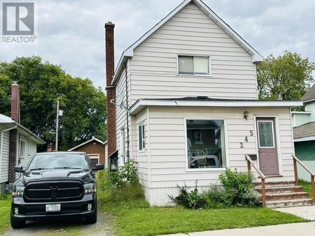 Property Photo:  245 John St  ON P6A 1P4 
