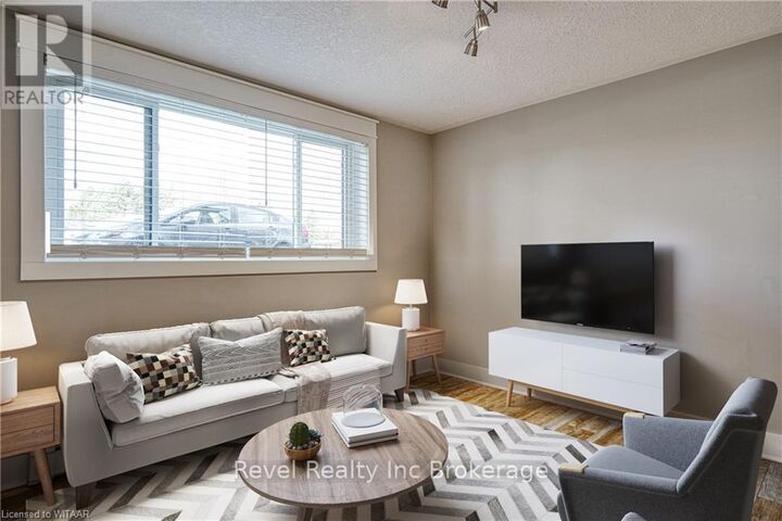 Property Photo: 226 Clarke Street North 4 ON N4S 7M7