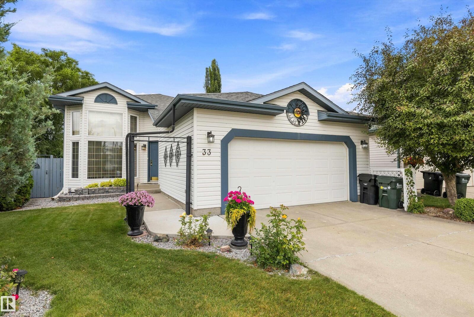 Property Photo:  33 Dorian Way  AB T8H 1Y2 