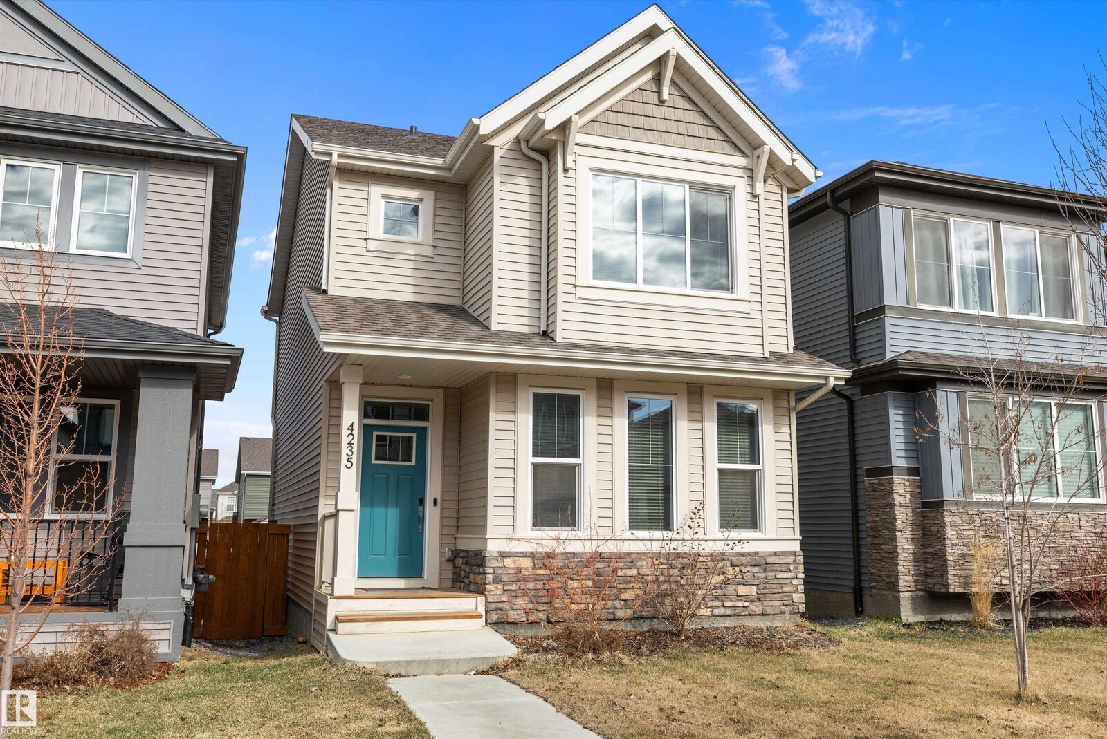 Property Photo:  4235 Chichak Close SW  AB T6W 4B3 