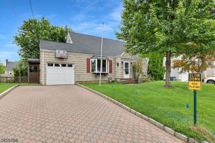 Property Photo:  180 Mohawk Dr  NJ 07016 