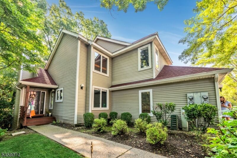 Property Photo:  2 Ridgeview Ter  NJ 07438 