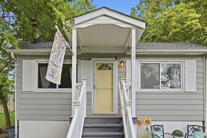 Property Photo:  219 Knox Way  NJ 07843 