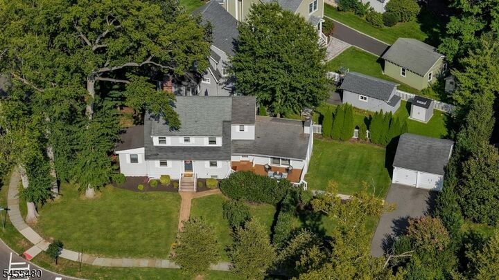 Property Photo:  209 Midwood Pl  NJ 07090 