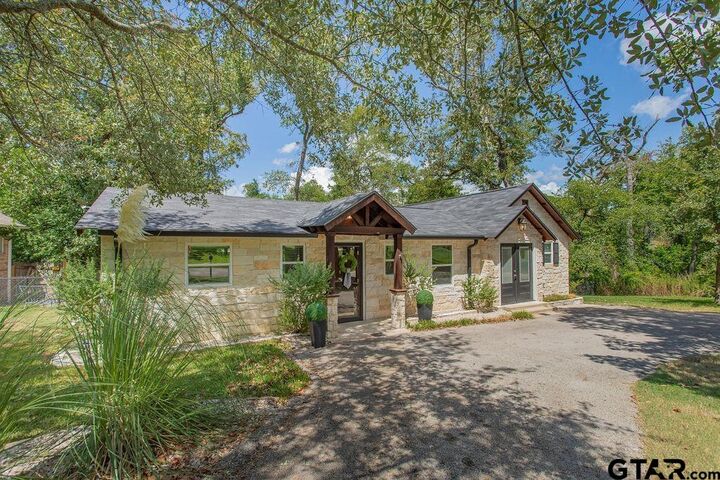 Property Photo:  224 Hide Away Ln East  TX 75771 