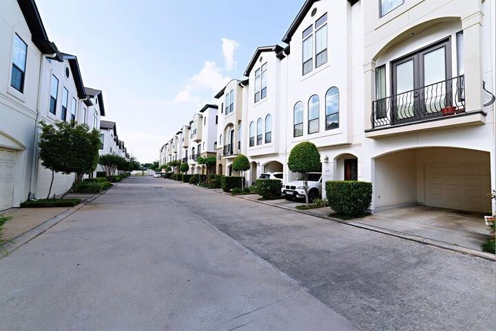 Property Photo:  3123 Fairdale Oaks E  TX 77057 