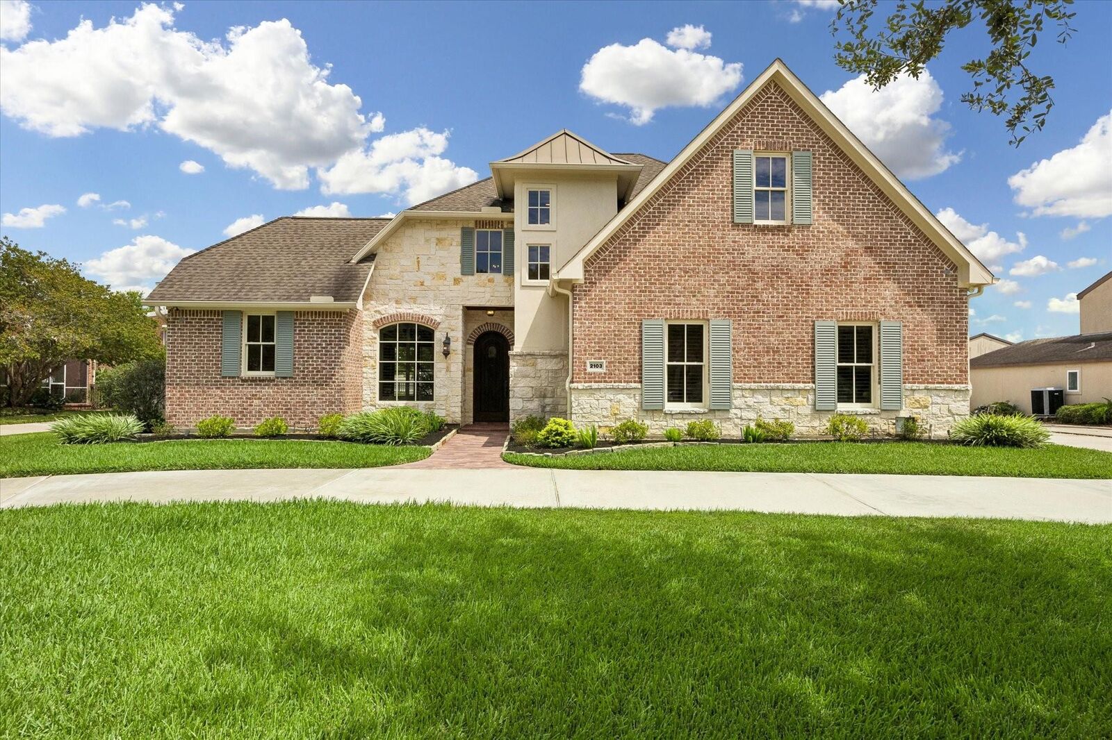 Property Photo: 2103 Airline Drive TX 77546